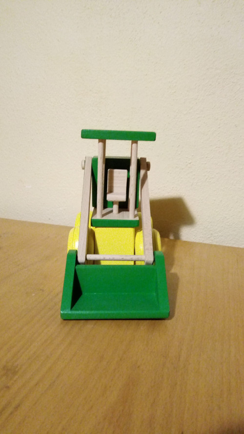 Dřevěný traktor