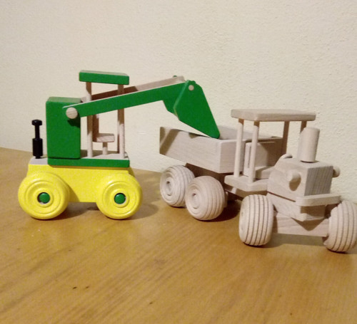 Dřevěný traktor