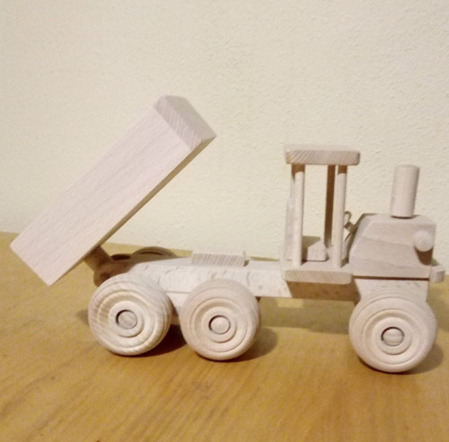 Dřevěné nákladní auto