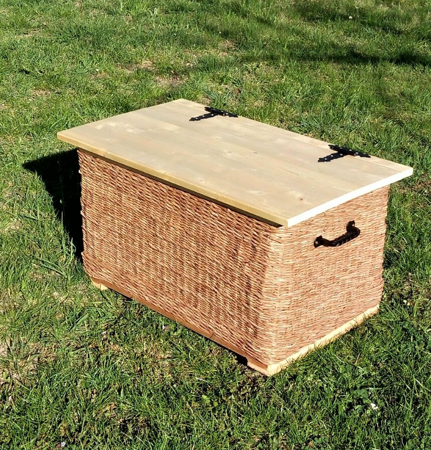 Truhla opletená pedigem