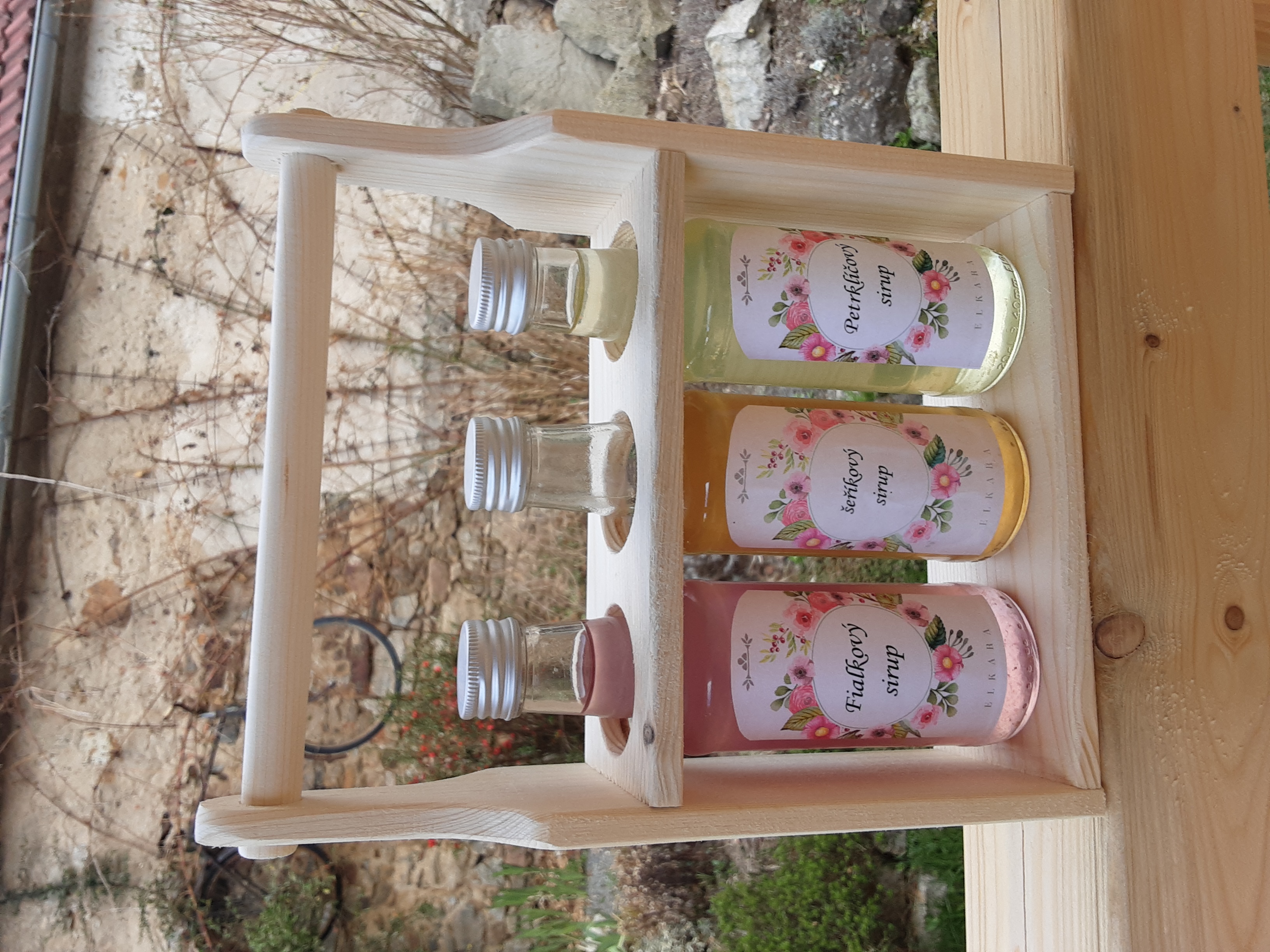 Stojan na tři láhve 