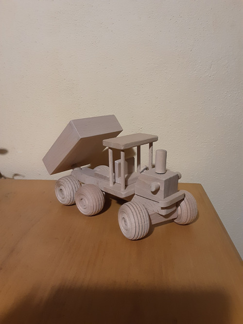 Dřevěné nákladní auto
